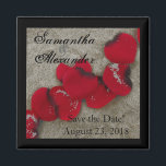 Röd ros Petals på Sand Beach Wedding Magnet<br><div class="desc">Eleganten för dina bröllopsinbjudningar på stranden har röda hjärtformade ro-petaler som är spridda längs en brun sandstrand. Perfekt för ett badbröllop, semort, kryssning, destination eller resa bröllop! Bröllopsinbjudan och matchande tilläggsuppsättning. © 2010 www.CustomInvitesOnline.com Detta objekt är tillgängligt som en fullständig samling i bröllop, inklusive inbjudningar, OSA kort, Spara datumen, magneter,...</div>