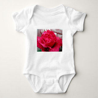 Röd ros tee