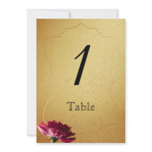 Röd ros vid Bordsnumret Guld Bröllop