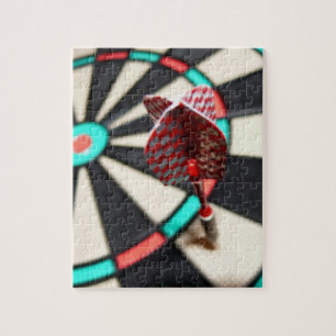 Röd rutig pil på dartboard pussel