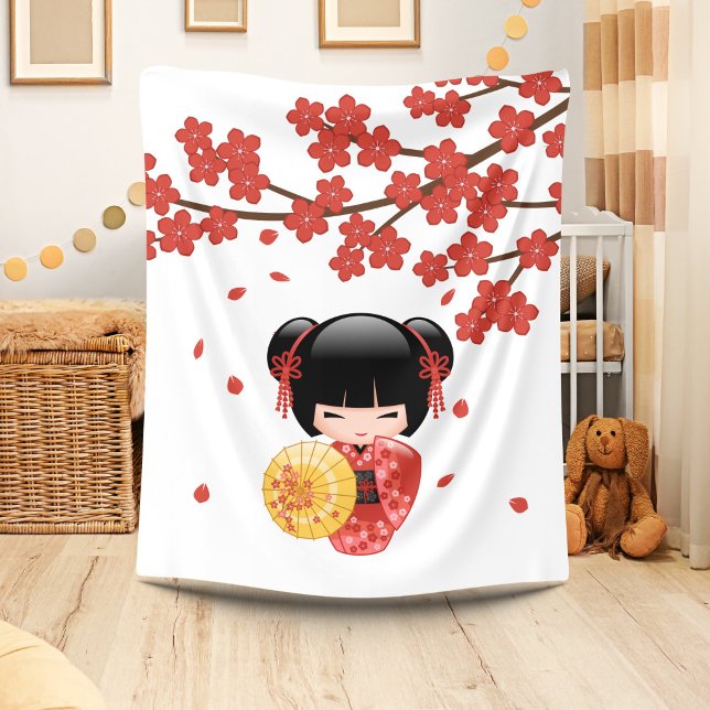 Röd Sakura Kokeshi-docka - Söt japansk geisha Fleecefilt (Skapare uppladdad)