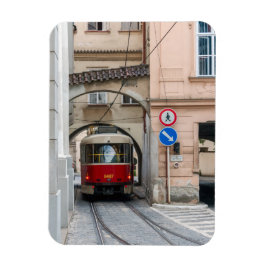 Röd spårväg i den gamla staden Prag - Tjeckien Magnet