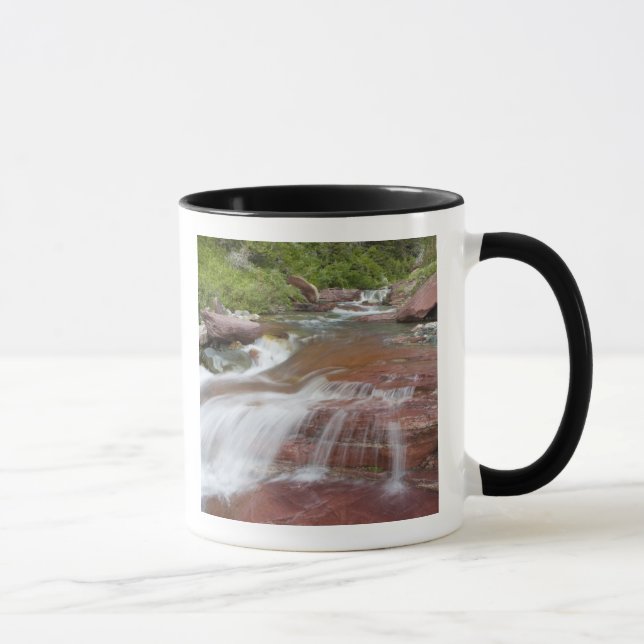 Röd sten i Baring Creek i Glacier National Mugg (Höger)
