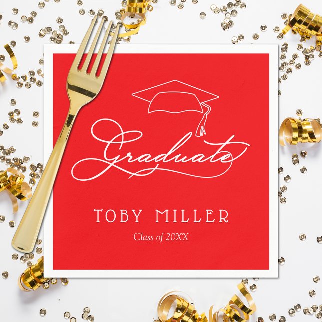 Röd Studentfest Pappersservett (White script grad cap on red personalized graduation party napkins, paper plates in our store)
