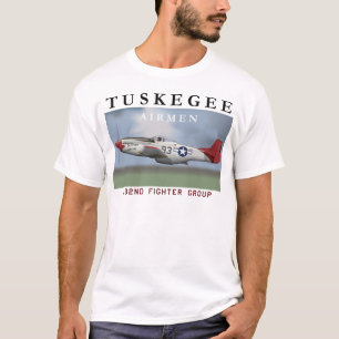 Röd svankämpe för P51D som flygas av Tuskegee Tee