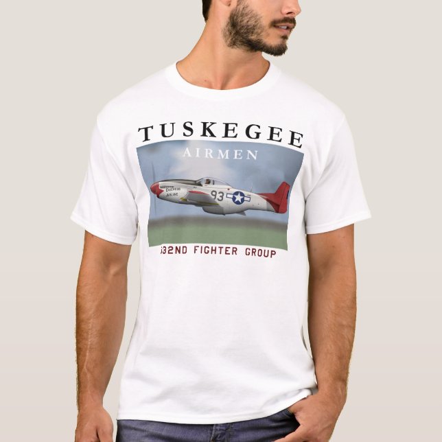 Röd svankämpe för P51D som flygas av Tuskegee Tee (Framsida)