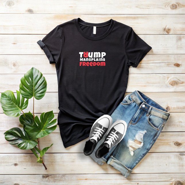 Röd svart antitrumpfeministisk protestslogan röd t shirt (Skapare uppladdad)