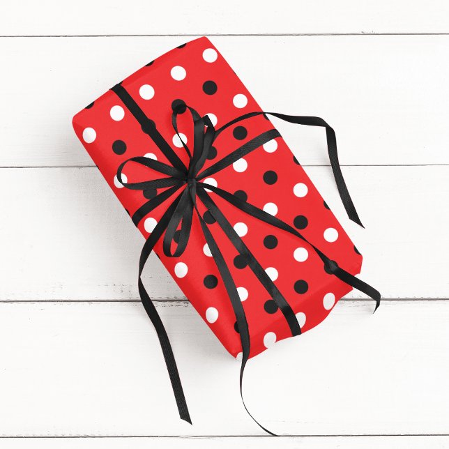 Röd svart och vit trikolore prickmönster presentpapper (Red Black and White Tricolor Polka Dot Wrapping Paper)