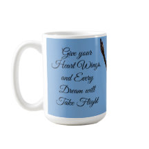 Röd-tailad Hawk som tar flyget inspirationerande