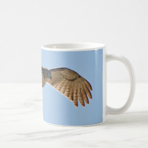 Röd Tailed hök i flyg Kaffemugg