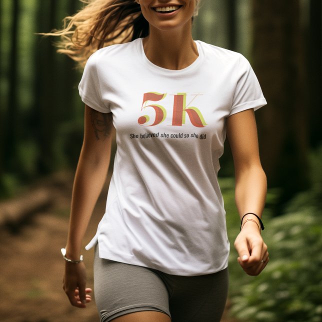 Röd text med Firande-fetstil,, 5 k Tävling, röd Gu T Shirt (Skapare uppladdad)
