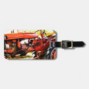 Röd traktor för vintage bagagebricka