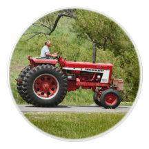 Röd traktor