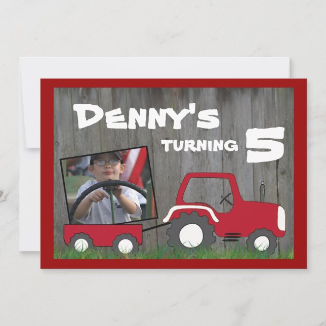 Röd traktorfödelsedaginbjudan: Foto i vagn Inbjudningar (Framsida)