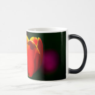 Röd tulpanblomma magisk mugg