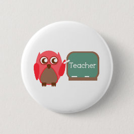 Röd ugglalärare på den svart tavlan knapp