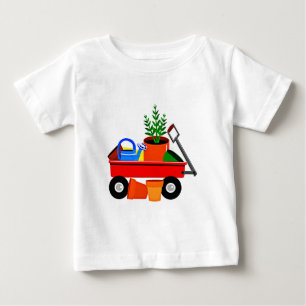 Röd vagn med växter & trädgårdverktyg tee shirt