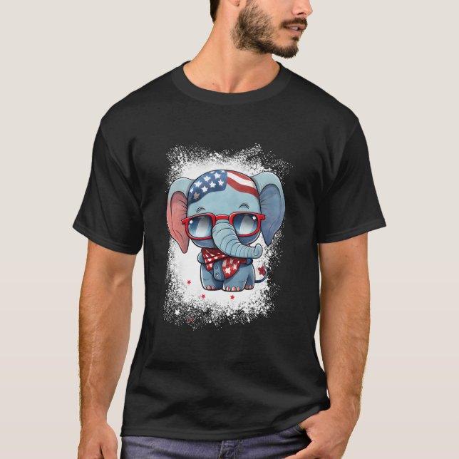 Röd Vit Blå Elefant Amerikansk Flagga 4:e Juli  T Shirt (Framsida)