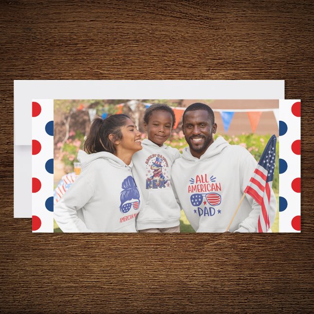 Röd Vit och Blå Patriotiska Prickar (Center your family photo against the red, white and blue polka dot pattern.)
