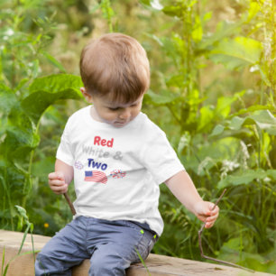Röd, vit och två andra födelsedagar t shirt