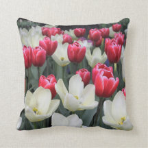 Röd & vittulpandekorativ kudde