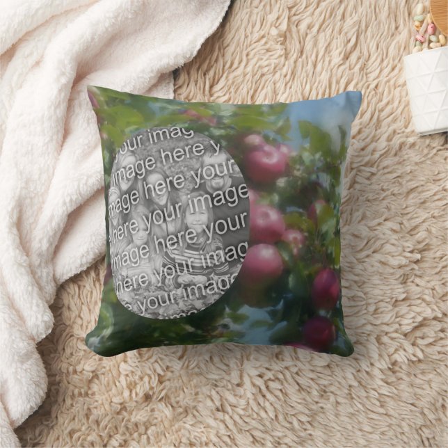 Röda äpplen vid målning av Träd lägger till foto Kudde (Filt)