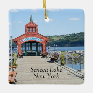 Röda båset i Seneca Sjö Julgransprydnad Keramik