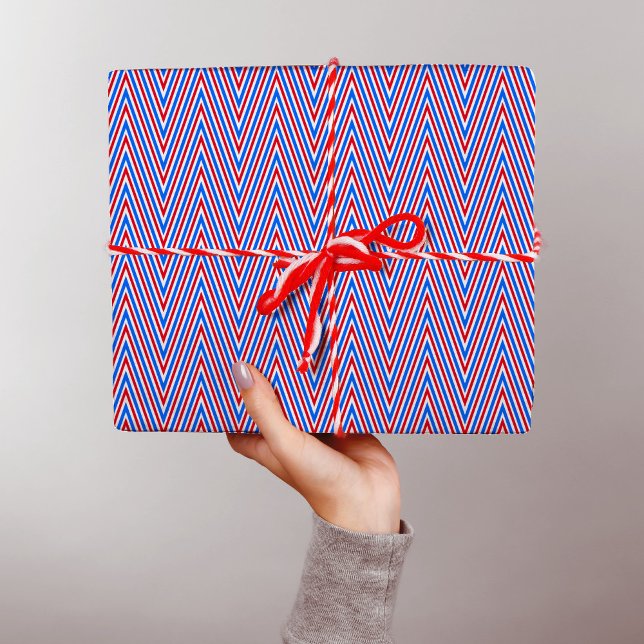 Röda blåvita Chevron Rand - Trippy Abstrakt Presentpapper (Skapare uppladdad)