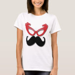 röda bling exponeringsglas med mustasch t-shirt<br><div class="desc">Här är en rolig grafisk design som för kattöga för särdrag röda exponeringsglas förskönade med diamanter och en trevlig stor svart mustasch.  Det roliga mustaschtemat är underbart för typer för partyn allra.</div>