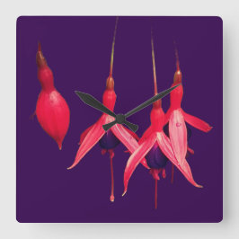 Röda blommor fyrkantig klocka