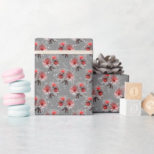 Röda blommor på grått presentpapper