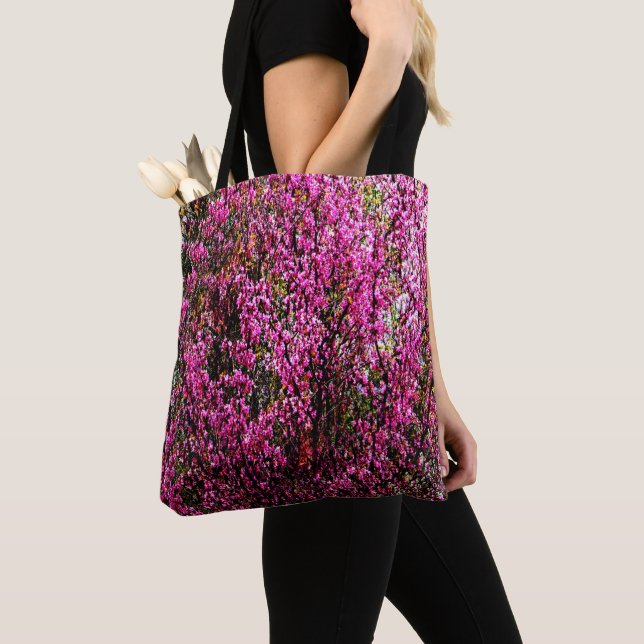 Röda blommor...... tygkasse (Närbild)