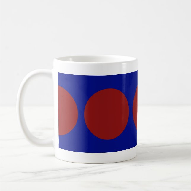 Röda cirklar på blå kaffemugg (Vänster)