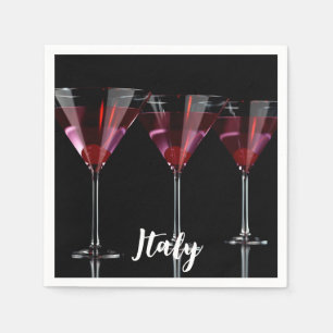 Röda cocktails i martinistiskt glas med körsbär pappersservett