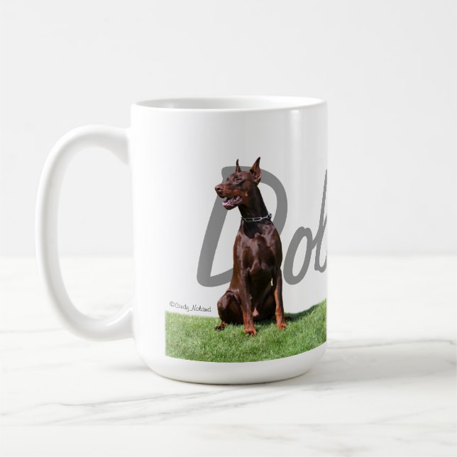 Röda DobermanPinschers med den grafiska muggen för Kaffemugg (Vänster)
