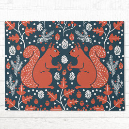 Röda ekorrar i skogen