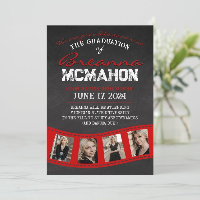 Röda filmremsa Chalkboard Studenten-meddelande Inbjudningar (Red & Black Chalkboard Graduation Announcements)