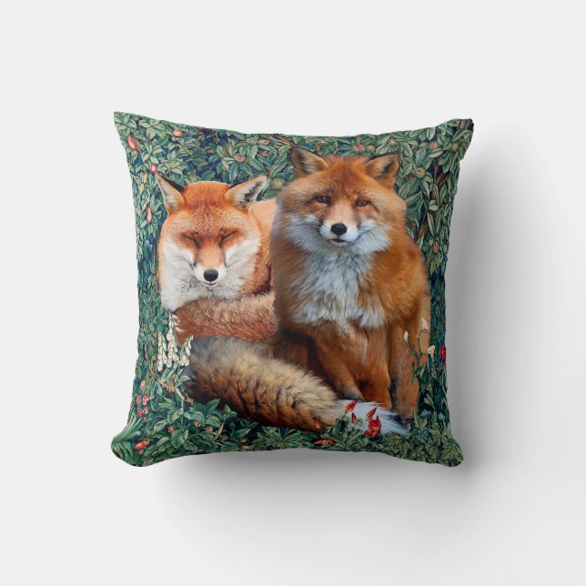 RÖDA FOXER BLAND GRÖN, FOLIE OCH BLOMMOR KUDDE (Framsida)