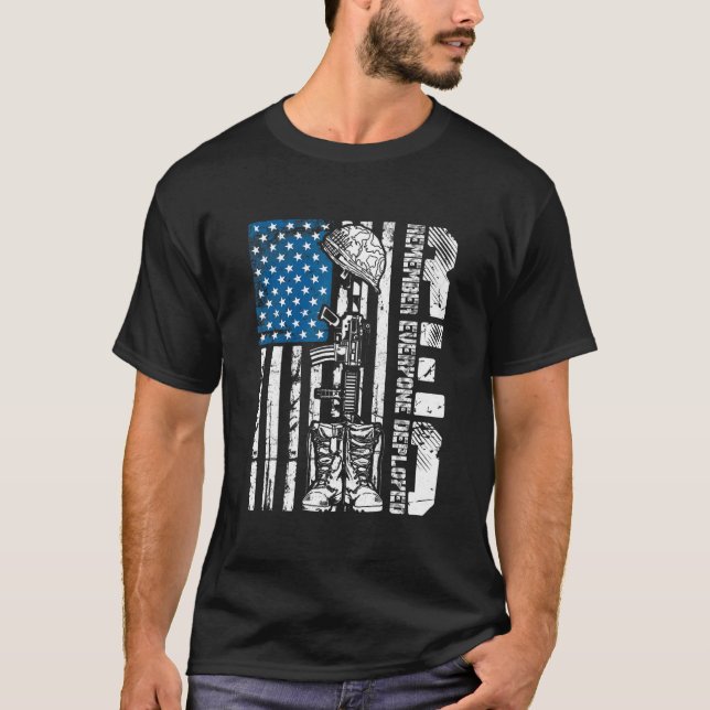Röda Fredag-militären minns alla veteranernas stäl T Shirt (Framsida)
