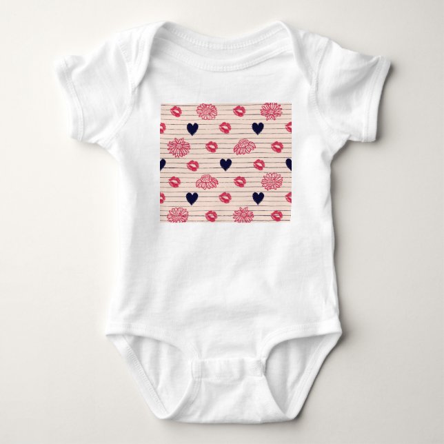 Röda hjärtan, läppar, daisy mönster. t shirt (Framsida)