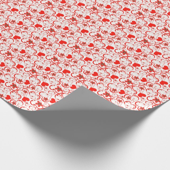 Röda hjärtan och blommor på vitt presentpapper (Hörn)