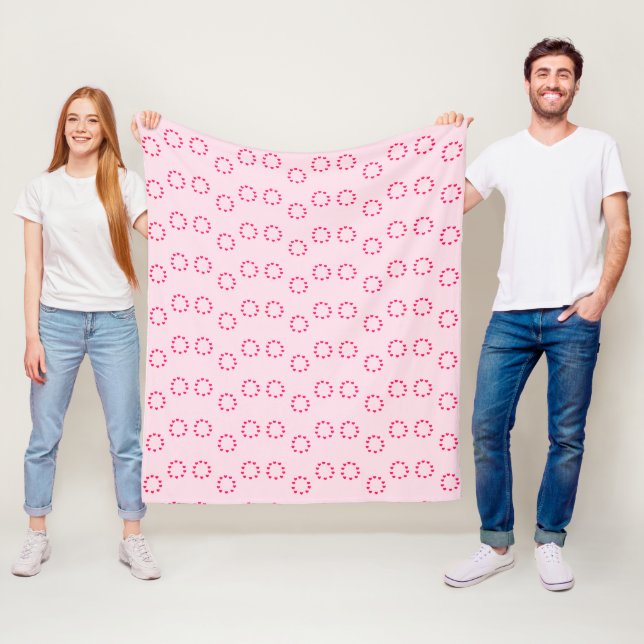 röda hjärtcirklar på rosa fleecefilt (På plats)