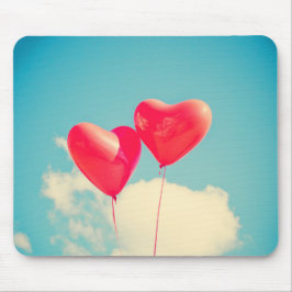 Röda hjärtebubblor mot Cloudy Himlar Musmatta