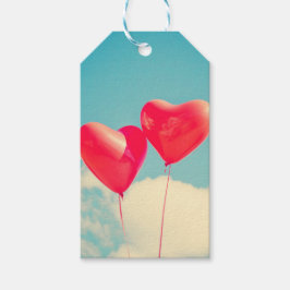 Röda hjärtebubblor mot Cloudy Himlar Presentetikett