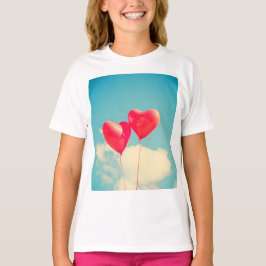 Röda hjärtebubblor mot Cloudy Himlar T Shirt