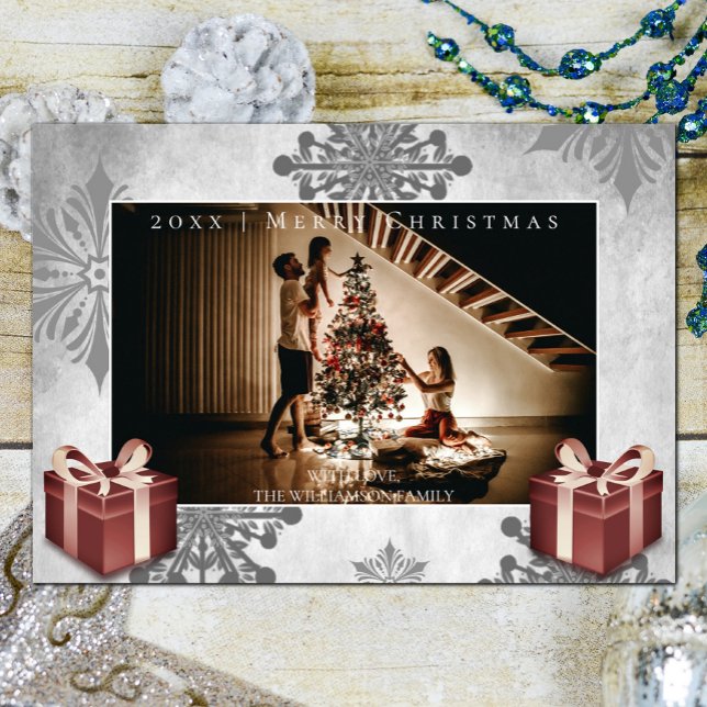 Röda julklappar och Snöflingor-fotokort Julkort (Red Christmas Gifts and Snowflakes Holiday Photo Card)