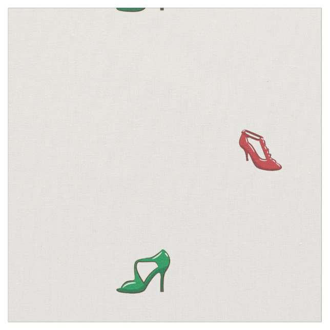 Röda klackar och gröntar tyg (Närbild)