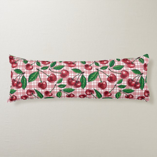 Röda körsbär på rosa gingham kroppskudde (Framsidan)
