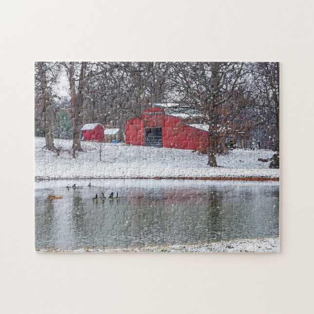 Röda ladugården i snö måleriskt pussel (Horisontell)
