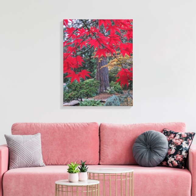 Röda lönnlöven i en japansk trädgård canvastryck (Insitu (Vardagsrum))